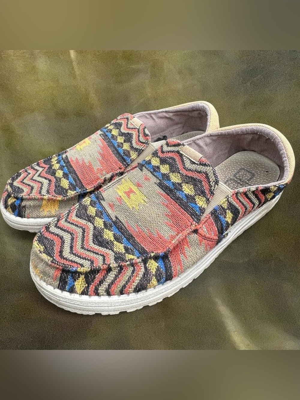 Hey Dude Wally Aztec Tribal Print Slip On Shoes Men’s 9